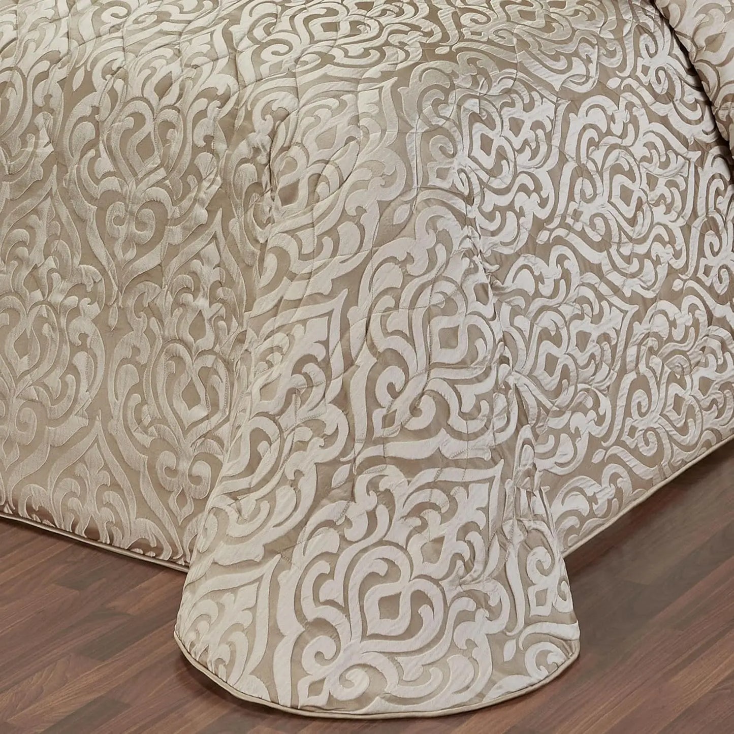 Davenport Luxury Bedding Bedspread Set With Jacquard Puff Texture