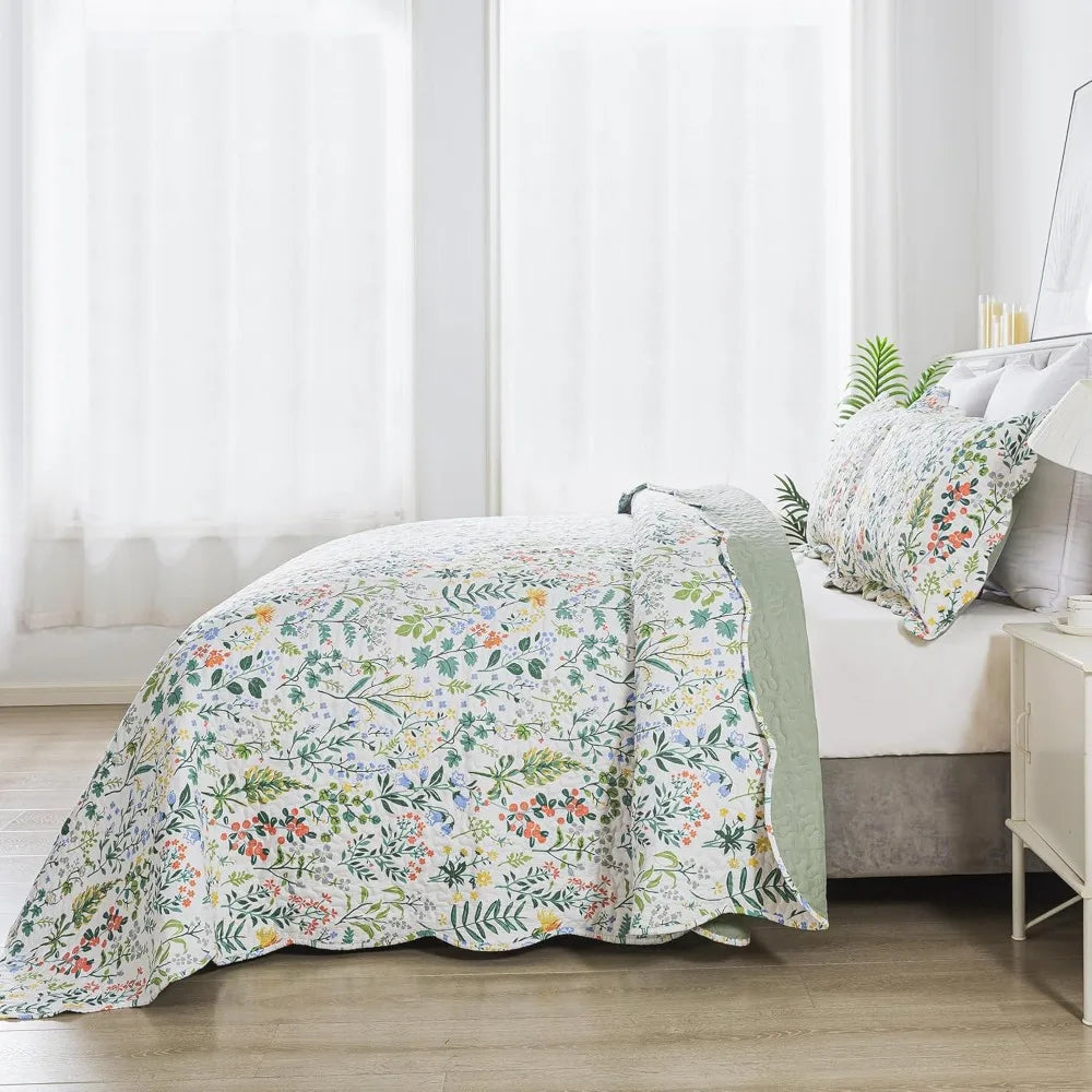 Floral Quilt Set Lightweight Patchwork Cotton Bed Coverlets 3 Piece